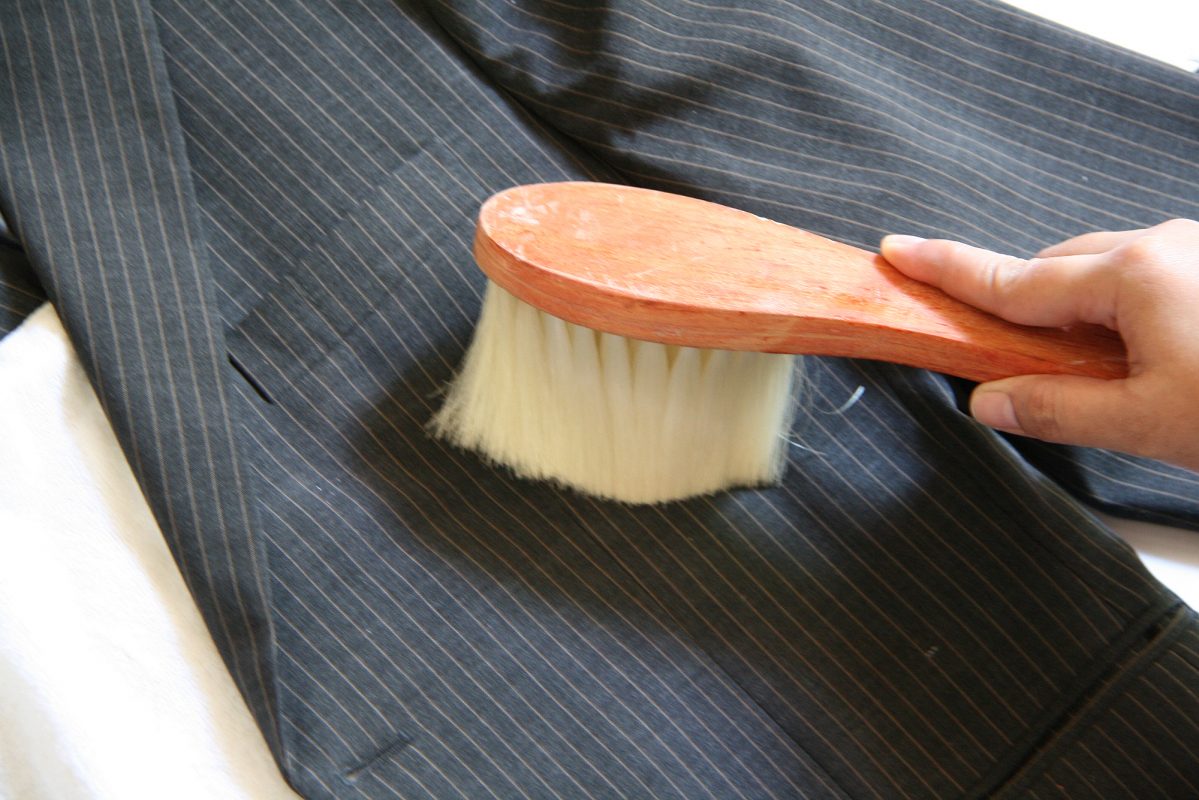 Giặt áo vest bằng tay hiệu quả tại nhà